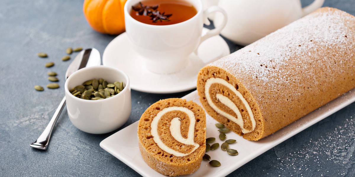 Effortless and delightful pumpkin cream cheese roll: A treat to sweeten your busy days!