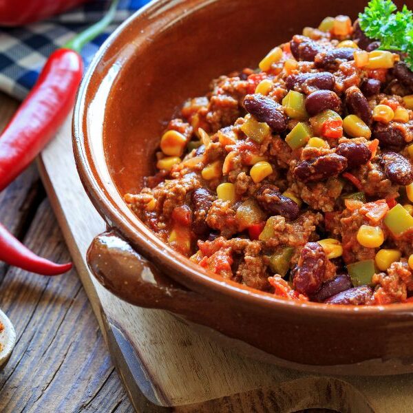 Easy and budget-friendly chili con carne for busy weeknights