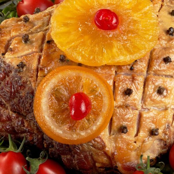 Feast your eyes on this juicy glazed ham with pineapple recipe!