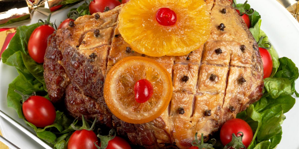 Feast your eyes on this juicy glazed ham with pineapple recipe!