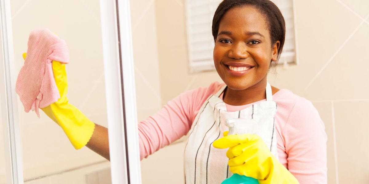 5 minutes to wash your shower and prevent clogging!