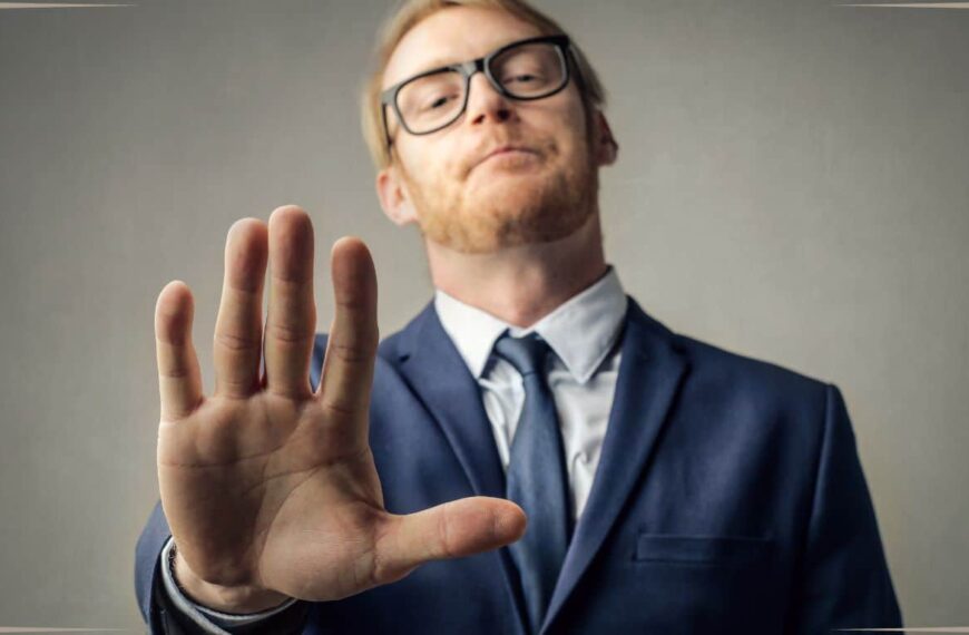 The 6 gestures of the hands that reveal the lies of your boss (the fourth is unequivocal)