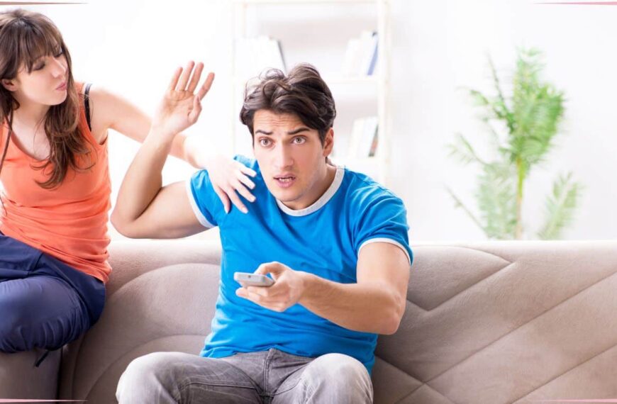 Why doesn’t your partner listen to you? The answer is in his way of watching TV